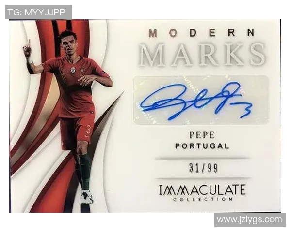足球球星亲笔签名卡片高清图片展示绝佳收藏价值