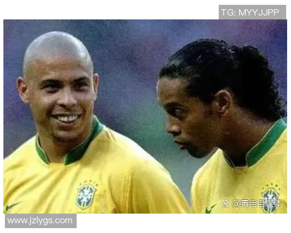 休闲时光中的足球球星：场外风采与生活点滴揭秘